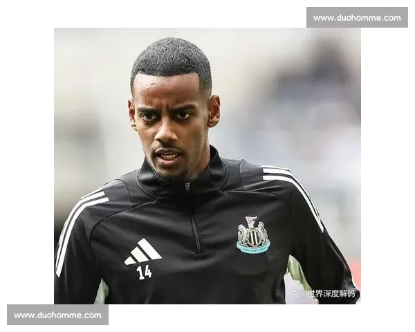 伊萨克遭纽卡隔离训练！转会博弈升级，红军 1.1 亿报价引发信任危机